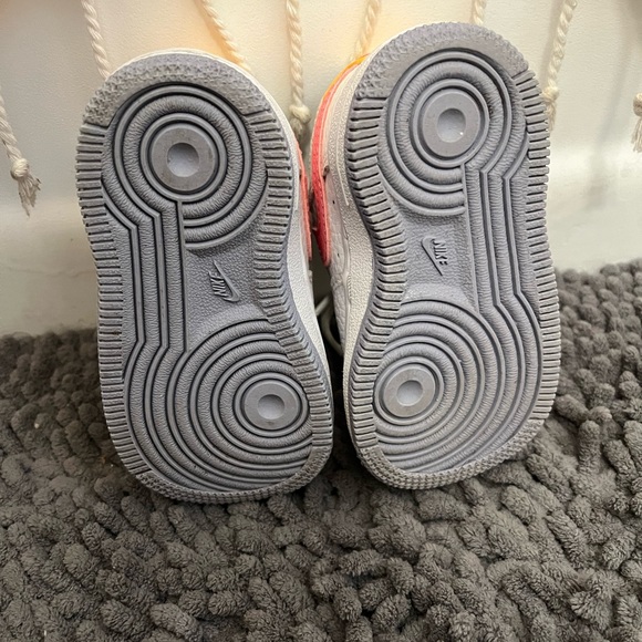 Nike Shoe - Picture 4 of 4